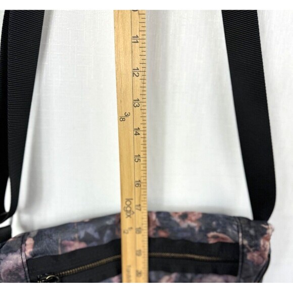 Lululemon Festival Crossbody Bag II 5L Frosted Rose Multi Black Full Zip - Picture 11 of 14